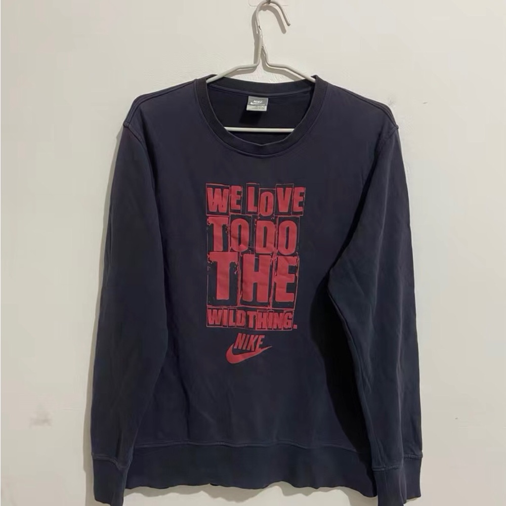 Nike Men's Dark Blue Crewneck Sweater with Red Graphic